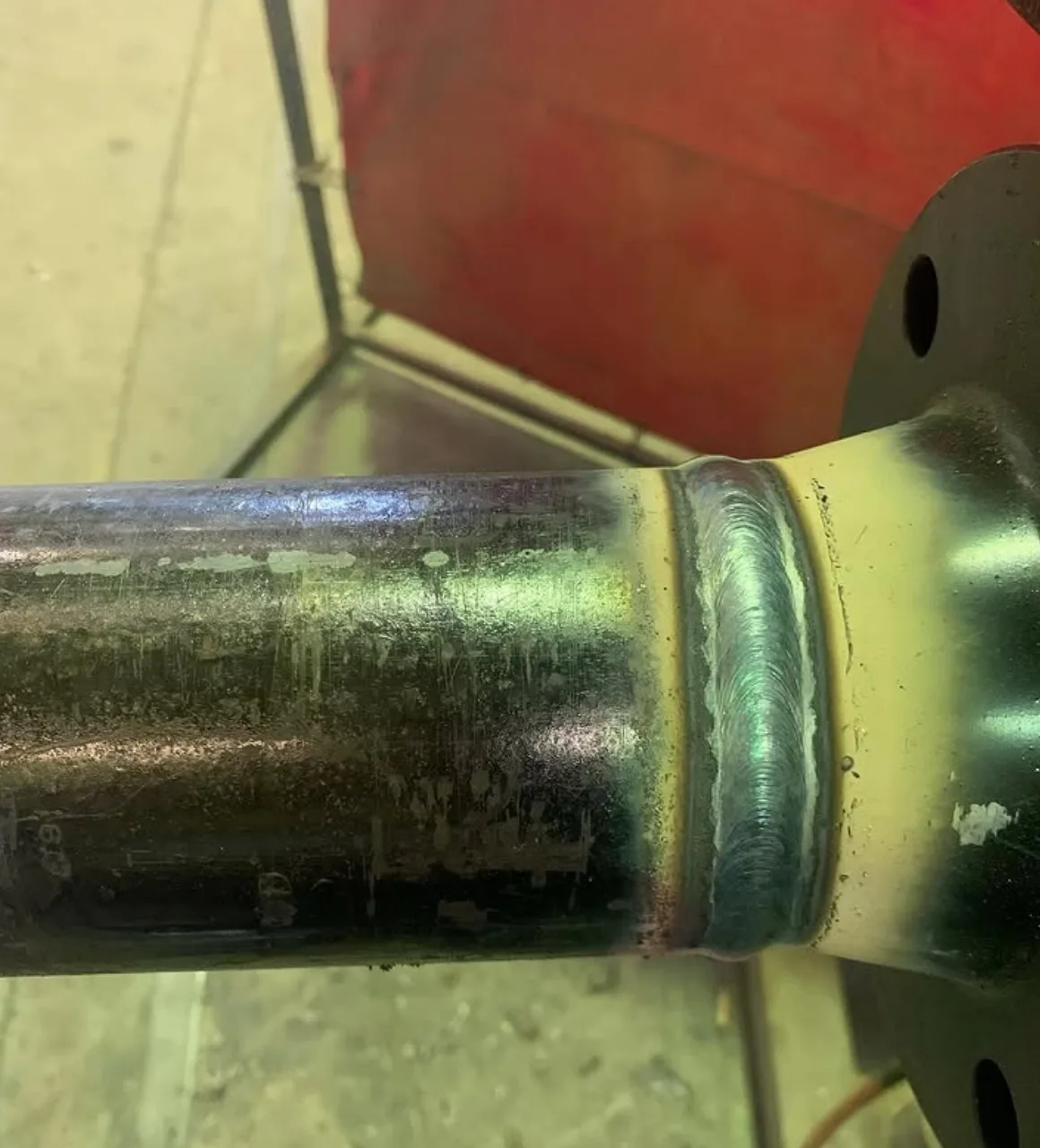 Welded joint on a length of pipe